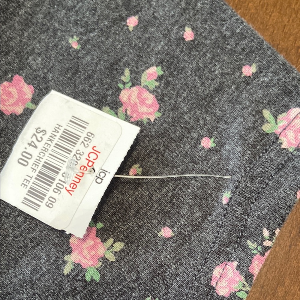 Women's Floral Print Slightly Cropped Top, size XL. Arizona Jean Company - Picture 9 of 9